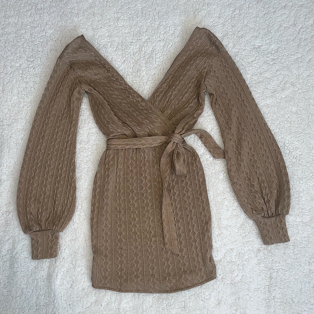 Windsor plunging v neck long sleeve dress.